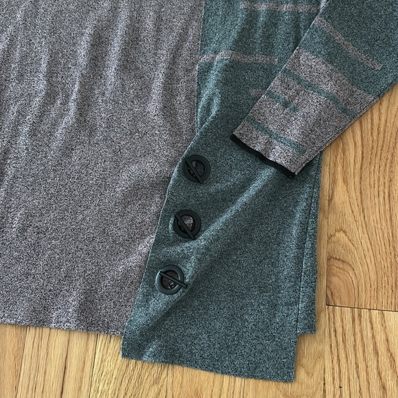 Heathered Gray and Rose Sweater - Picture 4 of 6